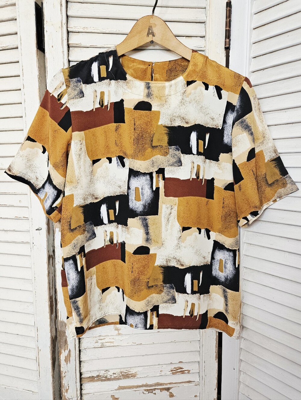 Vintage 90s Short Sleeve Shell Blouse Neutral Geometric Artsy Print Small